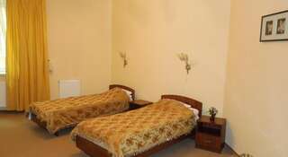 Гостиница Славянка Белгород Двухместный номер с 1 кроватью или 2 отдельными кроватями и общей ванной комнатой-8